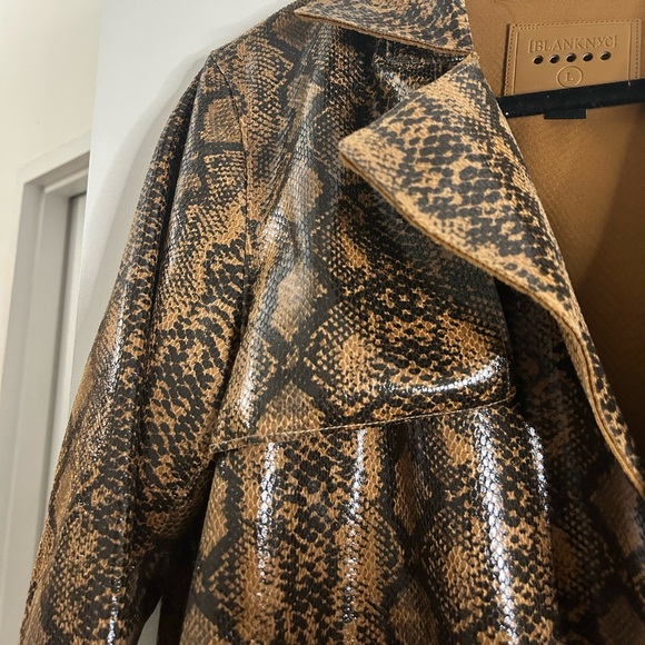 Blank NYC pleather snakeskin trench coat, size L brand new w tags - Picture 3 of 7